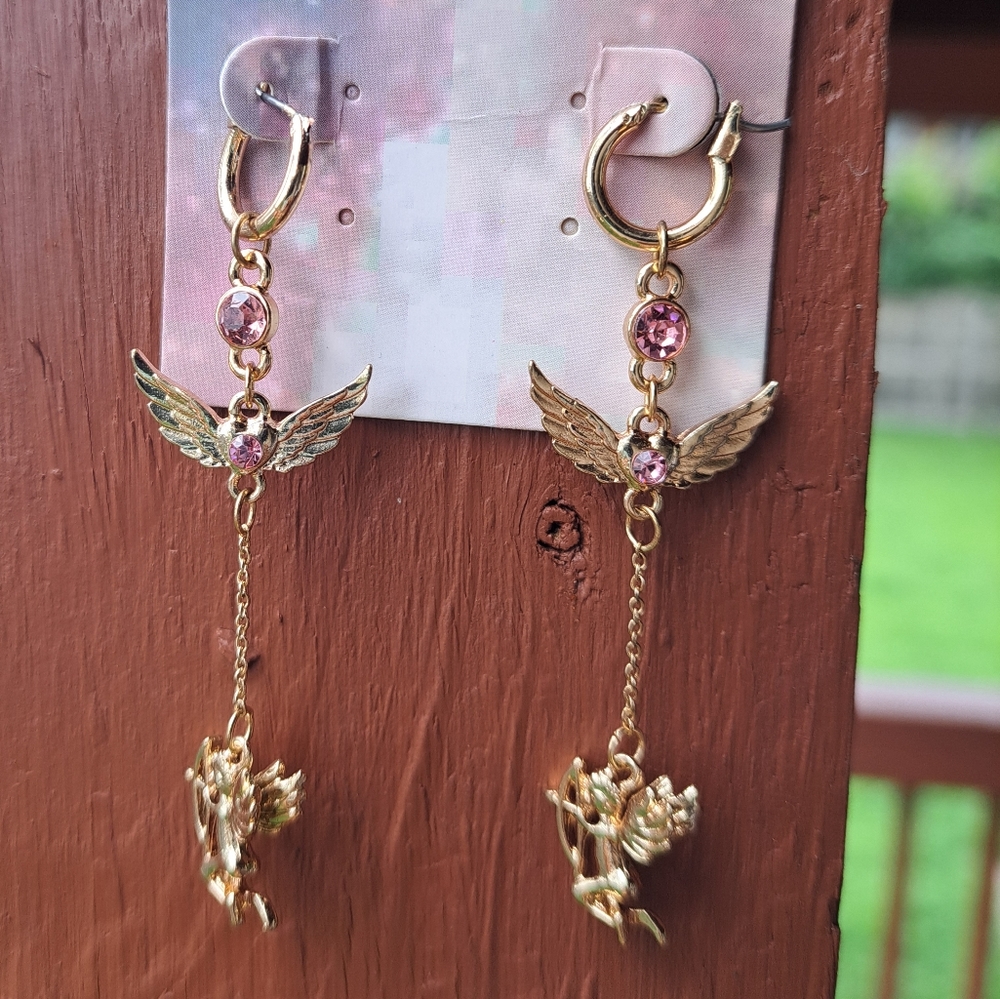 NWT Adorable Cherub Huggie Earrings 12$ items 20 for 20